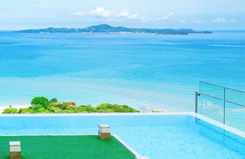 Pratumnak Hill Condo | Sea View Beach Front - Rare Gem At Pattaya