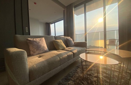 Pratumnak Hill Apartment | Sea View Large Luxury Space For Comfort and Joy