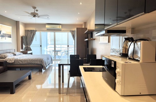 Jomtien Apartment | Sea View Studio with Large Balcony at View Talay 5D