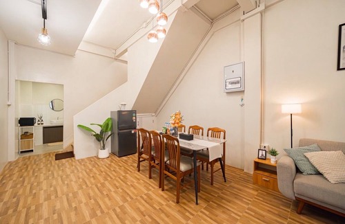Pom Prap Sattru Phai House | Siam Place Family House Near Khaosan 8 Guests