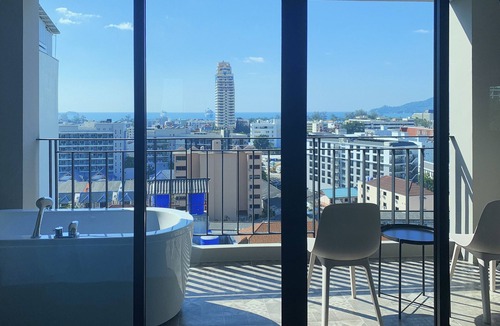 Nanai Road Hotel | Sky Wave Patong