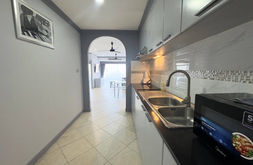 Pratumnak Hill Apartment | Spacious 2-Bedroom Pool-View Condo - Executive Residence 2, Pratumnak