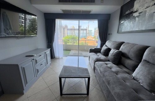 Pratumnak Hill Apartment | Spacious 2-Bedroom Pool-View Condo - Executive Residence 2, Pratumnak