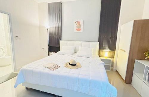 Hua Hin House | Spacious 3BR Pet-Friendly House l Near Hua Hin & Cha-am l Sleeps up to 10 Guests l Free Parking & Fast WiFi