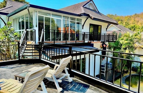 Hua Hin House | Spacious 4/5-Bed Villa with 11m Pool, Gym, Bar & Pool Table – Great Location!