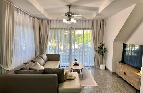 Dok Mai House | Spacious and peaceful 3 bedrooms detached house inside Bangkok