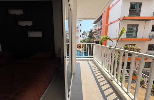 Pratumnak Hill Apartment | Stylish Pool-View Studio with Balcony - New Nordic VIP 3, Pratumnak