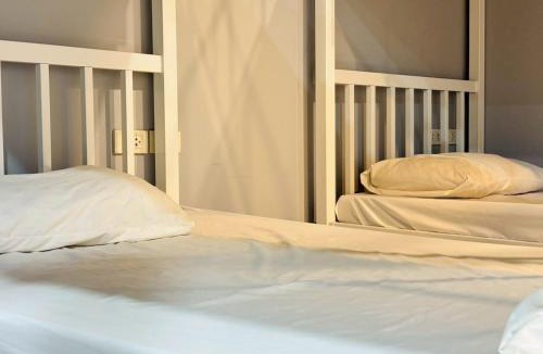 San Chao Pho Suea Hostel | Sukhum Khaosan Au Bon Hostel