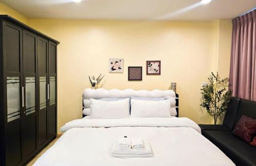 Ban Bang Saen Apartment | The Beach Bangsaen Condo 327/30