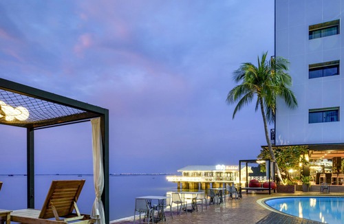 Tha Thaewawong Hotel | The Loft Seaside Sriracha
