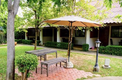 Ban Tai Hotel | The Nine Bed & Restaurant