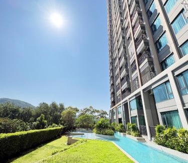 Tha Thaewawong Apartment | The Sriracha Perch
