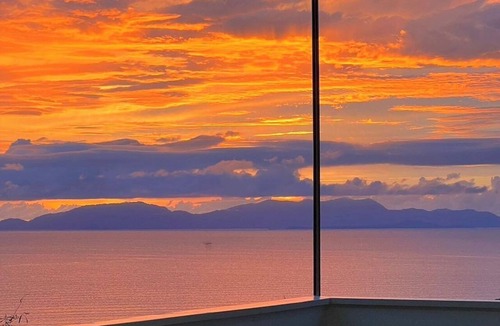 Sikao House | The Sunny Hill Estate - 240° Sea Views + Helipad