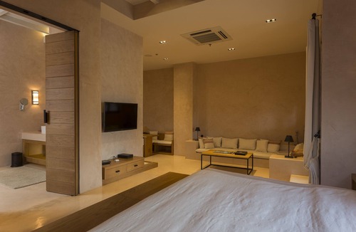 Pong Ta Long Hotel | Town Square Suites by Toscana Valley