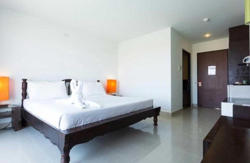 Nong Prue Hotel | Townhouse Hillview Suites Pattaya Formerly Chatkaew Suites