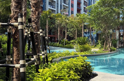 Khao Takiab Condo | Tropical pool resort new modern studio, 5 min walk to the beach in Hua Hin