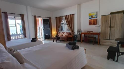 Ko Lanta Old Town Villa | Tropical Sea Front House