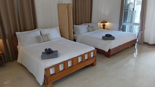 Ko Lanta Old Town Villa | Tropical Sea Front House