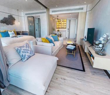 North Pattaya Apartment | Ultra-Luxury Sea View Suite at AROM Pattaya
