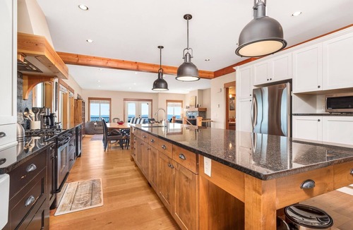 Silver Star Mountain House | Upscale Ski In/Out Duplex on The Ridge with Garage, Private Hot Tub, laundry
