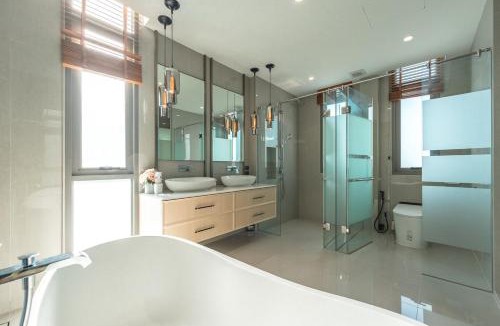 Choeng Thale Villa | V218 Brand New 3BR Pool Close to Beach & Boat Ave