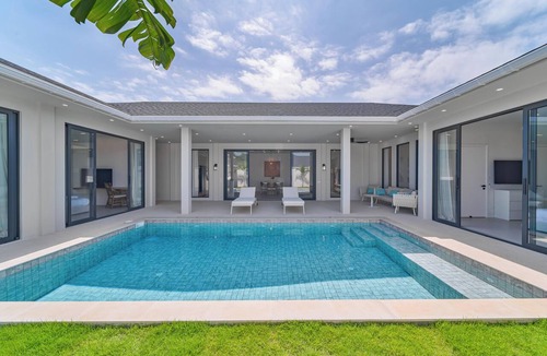 Moo 5 Villa | Valentine Village
