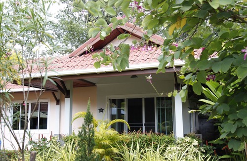 Ko Lanta Cottage | Villa Chao Koh L3. Surrounded by greenery and tropical gardens, near the sea.
