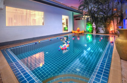 South Pattaya Villa | Villa Corner 4 bedrooms near Walking Street & Beach ★