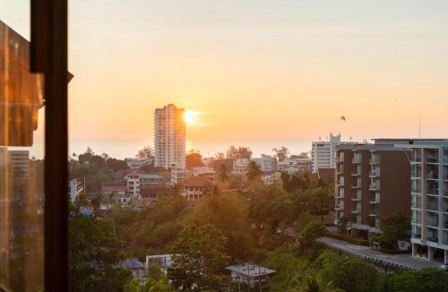 Karon Villa | Villa Emerod - 3BR Seaview Villa with Rooftop Pool in Karon