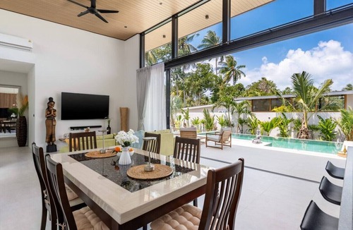 Bophut House | Villa Solunara | Central Location | Large Pool | Family-Friendly