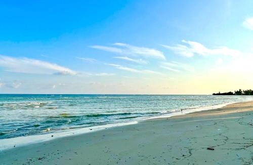 Hua Thanon Villa | Villa Sunrise - Golden Beachfront