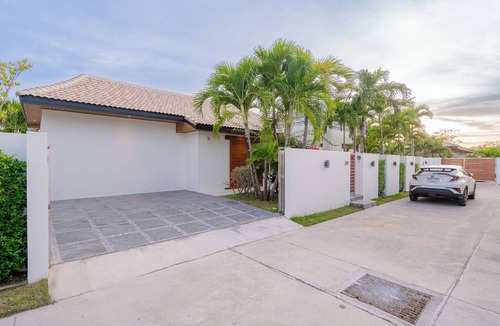 Hin Lek Fai House | Villa Thalias - An Exclusive Adults - Only Pools, Spa, Cinema : Pure Relaxation