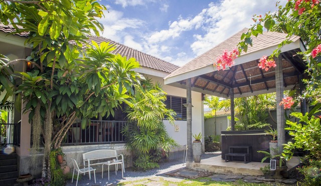 2-bedroom house 250 metres from the beach