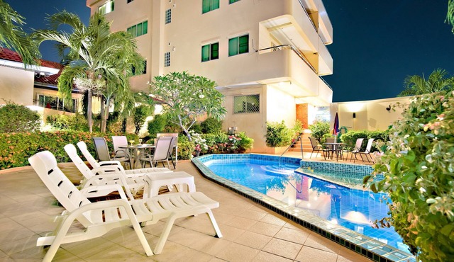 200 M2 BALCONY APT 2/2 WALK TO BEACH