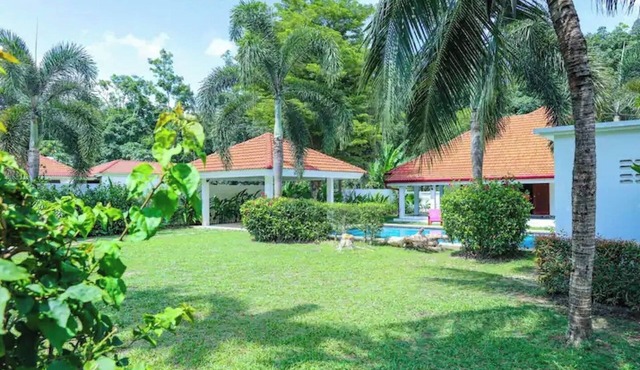 3 Bedroom Pool Villa with large walled garden in Paklok