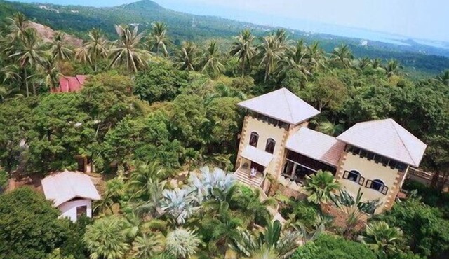 3 Bedroom seaview Castle Villa