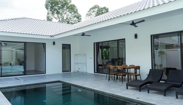 3 bedroom Thai palm villa with private pool