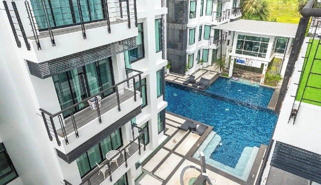 4BR Pool Retreat Quiet Living kamala regent c205