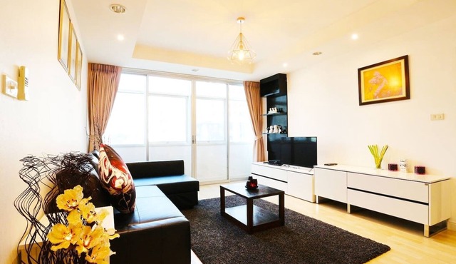 5 Mins to BTS, SPACIOUS, 2 BR, 140 Sqm.