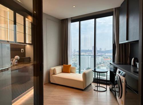 502 Edge 25th floor Sea view with king size bed