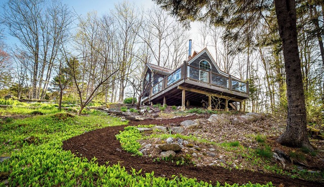A Quiet Riverside Cottage with 2 Fireplaces in Crousetown
