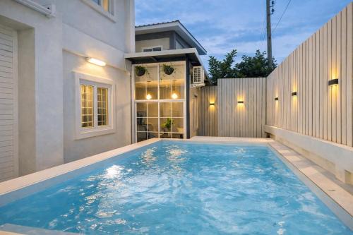 Baan Hug Ubon - Private Pool House - Warinchamrap