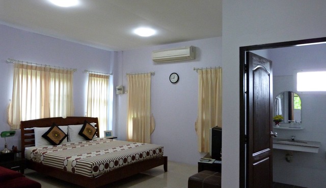 Bann Suan Rachawadee B&B in Sisaket