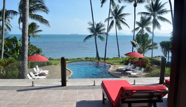 Banyan Villa 3 - Stunning Sea Views - 20 metres to the beach.