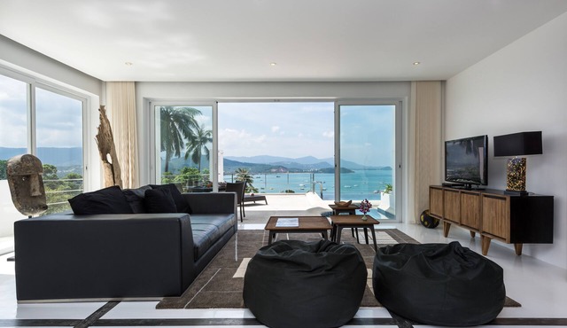 "Beach House" Sea View Pool Apartment