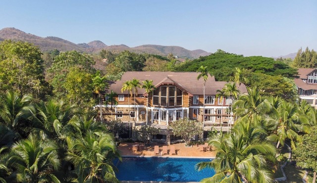 BONANZA CABIN POOL VILLA, KHAO-YAI