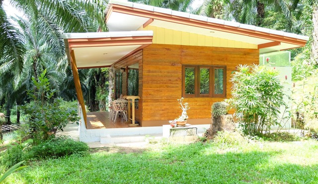 Bungalow near Hot Spring Waterfall