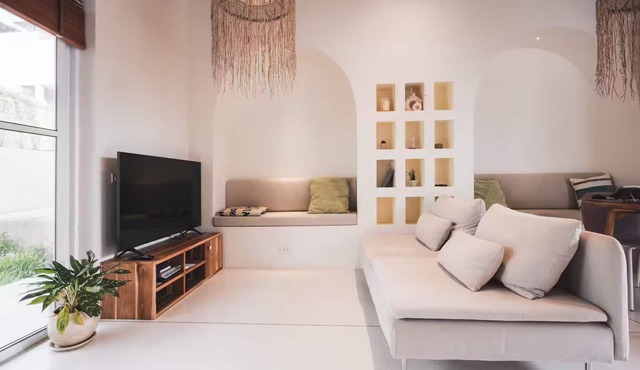 Charming 2-BR Seaside Haven