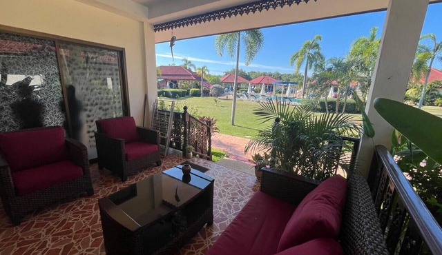 Charming 2-bedroom villa in lovely Tambon Klaeng with WiFi, AC. Near the beach.