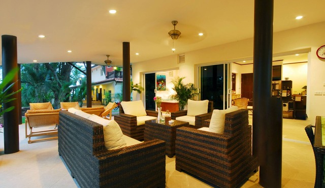 Charming villa in tropical garden, facing the pool, 50 meters from the beach